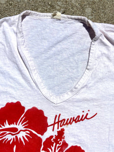 Vintage Hawaii Hibiscus Design V-Neck tshirt. Size Large.